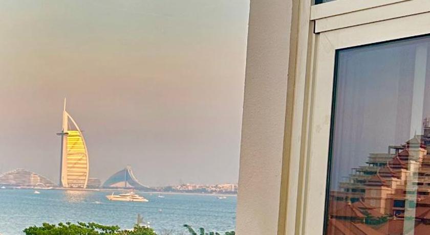 GLOBALSTAY Luxury Azizi Mina Beachfront Apartments - image 5