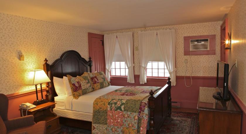 Publick House Historic Inn and Country Motor Lodge photo