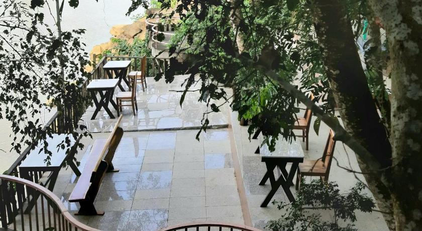 ナムカットティエン Quang Minh River View Hotel 2つ星 ホテル ロビー