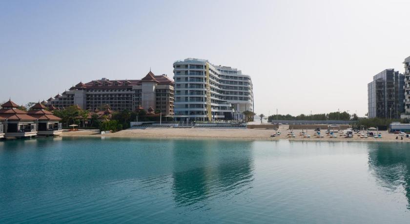 GLOBALSTAY Luxury Azizi Mina Beachfront Apartments - image 10