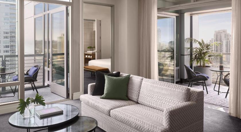 Image of One-Bedroom Skyline King Suite with Sofa Bed and Harbor View 0