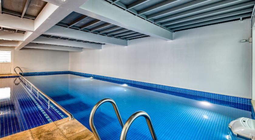 ホーチミン Cherry Hotel and Apartment 4つ星 ホテル プール