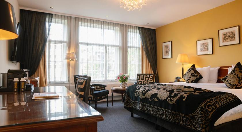 Image of Superior Deluxe Double Room with Canal View 5