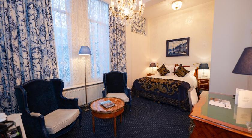 Image of Superior Deluxe Double Room with Canal View 14