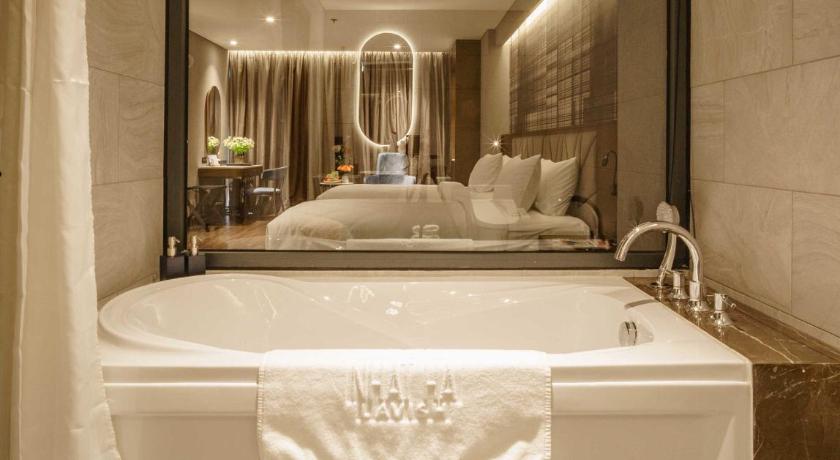 ホーチミン NHAT HA LAVISH HOTEL 3つ星 ホテル 外観