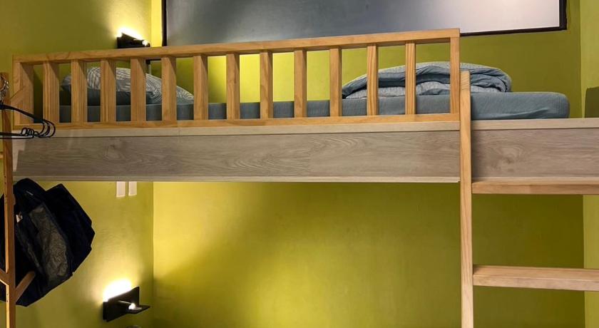 Image of Family Room with Shared Bathroom 4