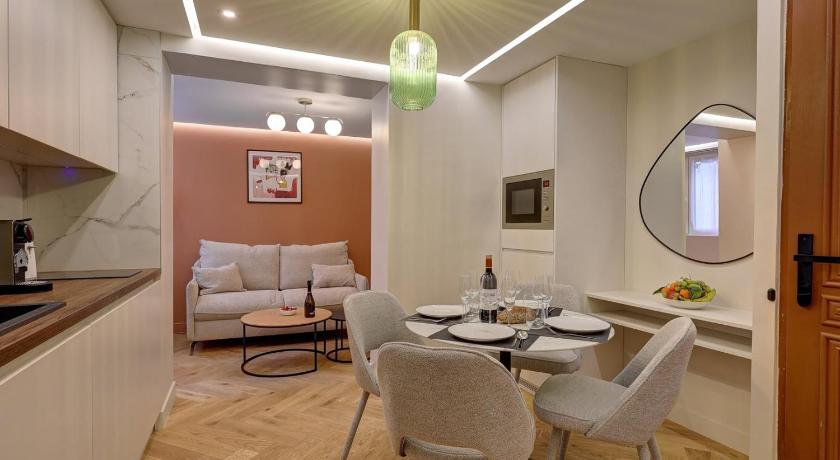 AC Apartment by Eiffel Tower – Studio Prestige - image 2