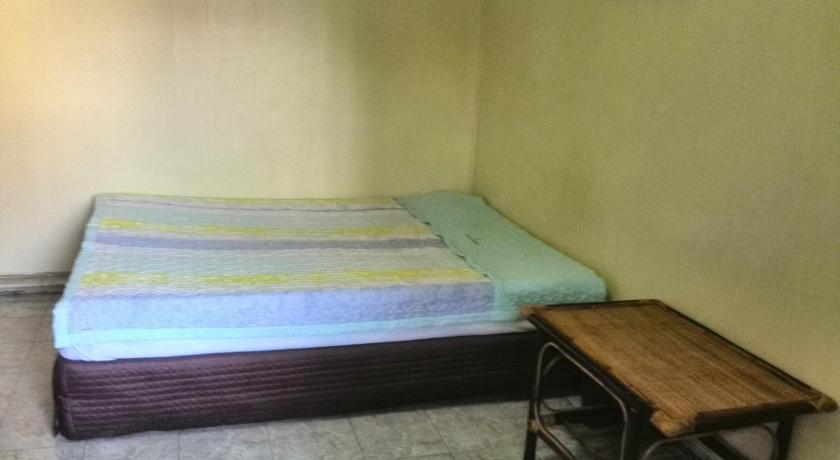 Image of Queen Room with Private Bathroom 2