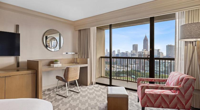 صورة Premier Centennial Olympic Park View Room with Balcony - 1 King Bed 0