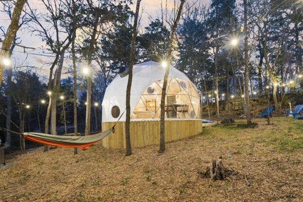 홀리데이 아일랜드 (AR) Campfire Hollow 3성급 숙소 로비