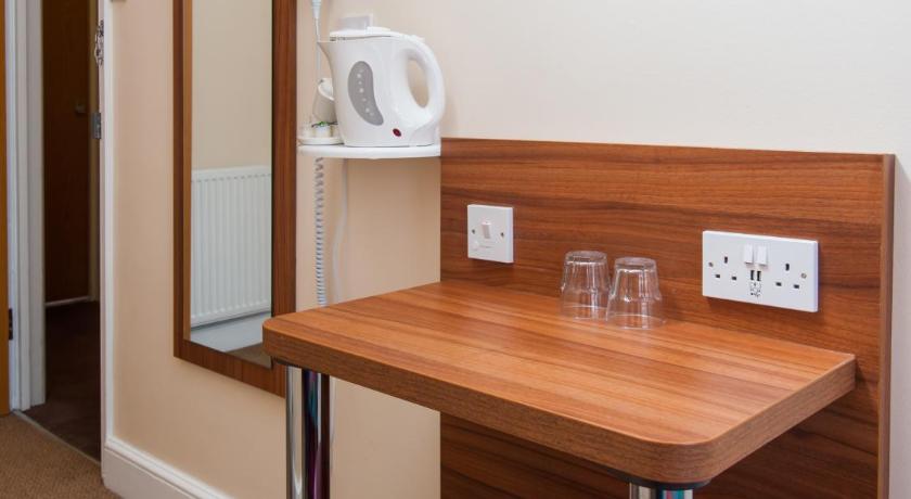 Immagine di Camera con Doccia Doppia - Bagno Condiviso (Double Shower Room - Shared Toilet) 13