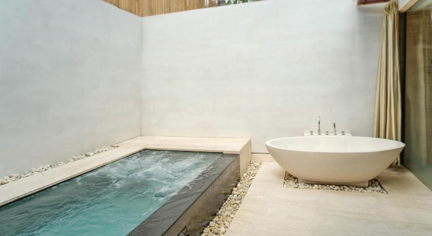 Zdjęcie: Pokój z łóżkiem King i jacuzzi (King Bed with Jacuzzi) 14