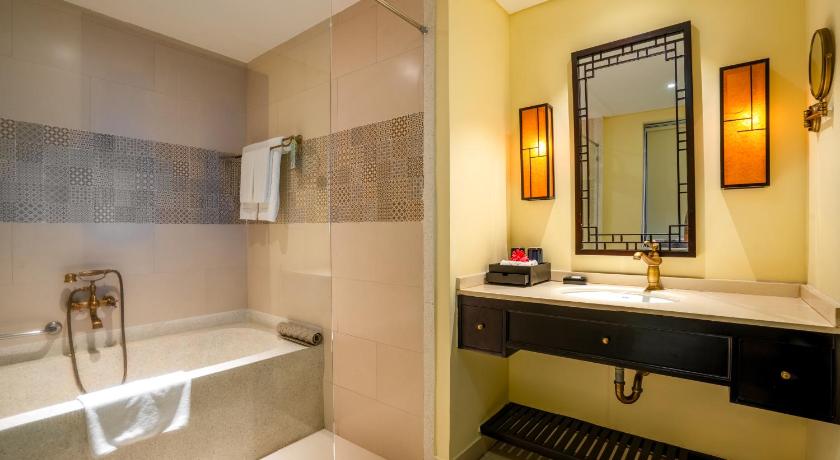 Image of Deluxe Twin Room, Garden/City View, Balcony 3
