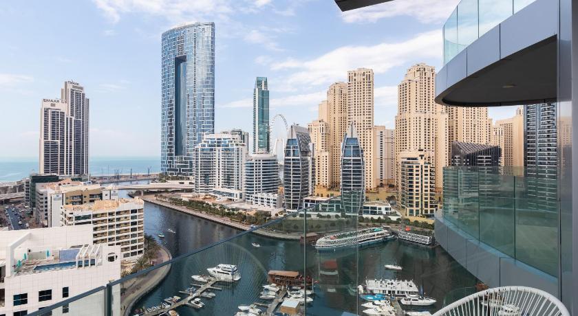 Full of Light Studio Dubai Marina by Simply Comfor - image 11