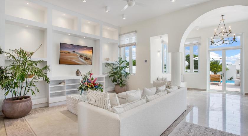 Image of Five Bedroom Estate Home 4