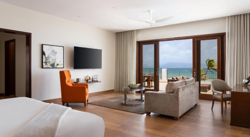 Image of Oceanfront Deluxe Suite - Merrywing Beach 0