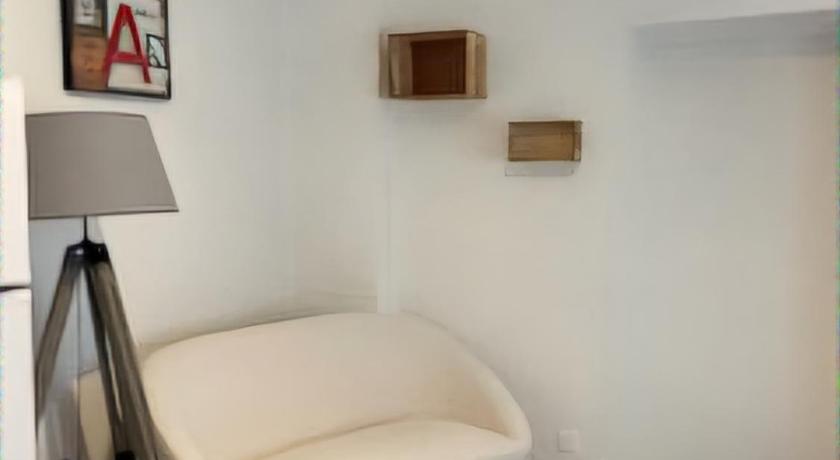 Épinal Appartement plein centre d'epinal 2-Star Single Room lobby