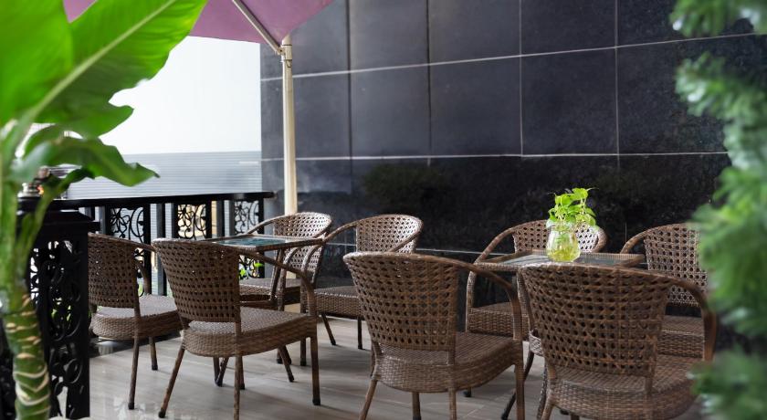 Bonjour Nha Trang Hotel - image 7