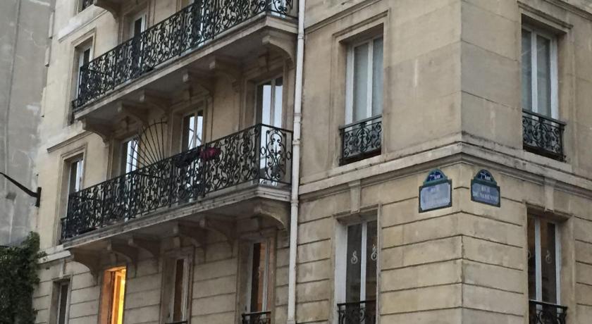 Entrance, Bellechasse Apartments in Paris