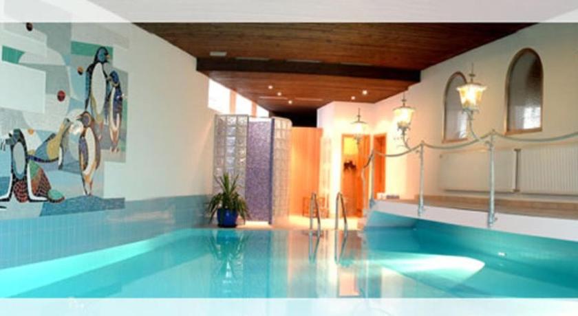 Hotel Roter Hahn - Bed &amp; Breakfast — Hotel in Garmisch-Partenkirchen