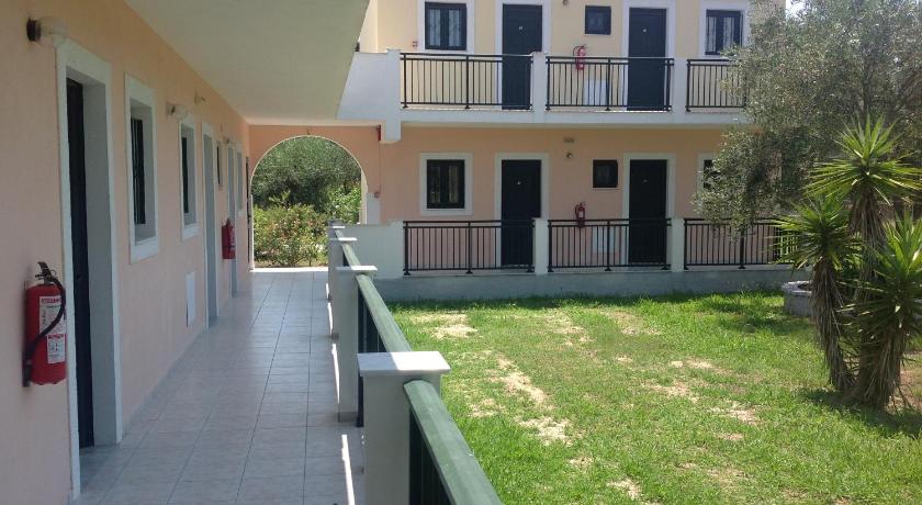 Yianetta Hotel Apartments photo