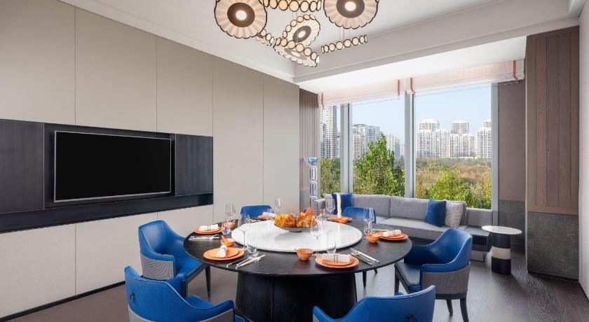 Renaissance Qingdao Hotel - image 5
