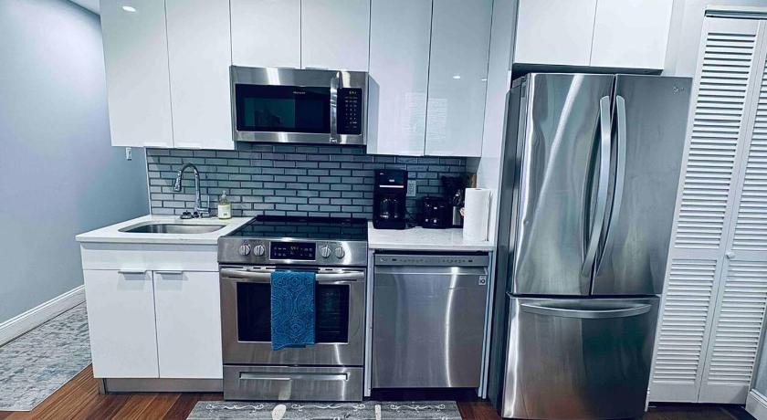 Philadelphia Downtown City Hall close by Kimmel Center 1BD 4-Star Accommodation pool