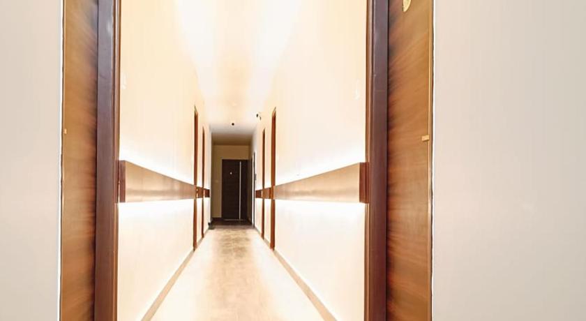 哈桑 Chamundi Comforts 3星级 酒店 大堂