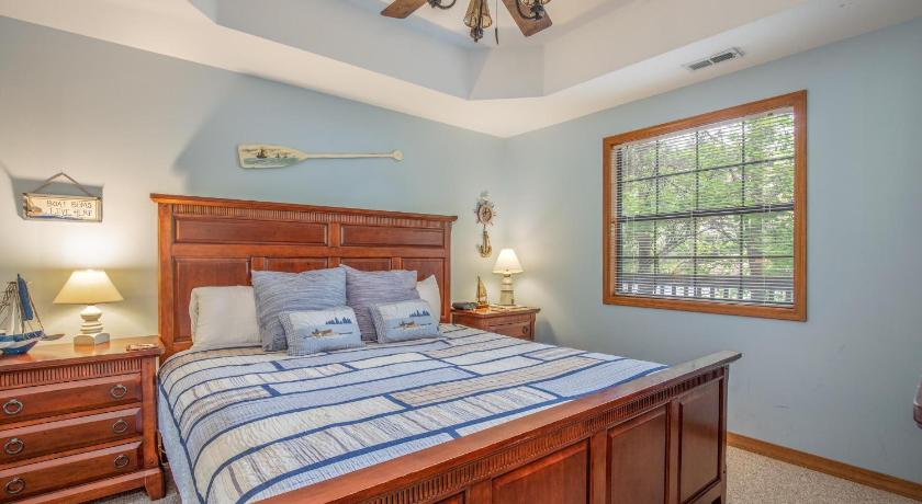 Branson 2BR Village At Indian Point 1907 near SDC - Free Tickets Daily up to $500 4-Star Accommodation pool