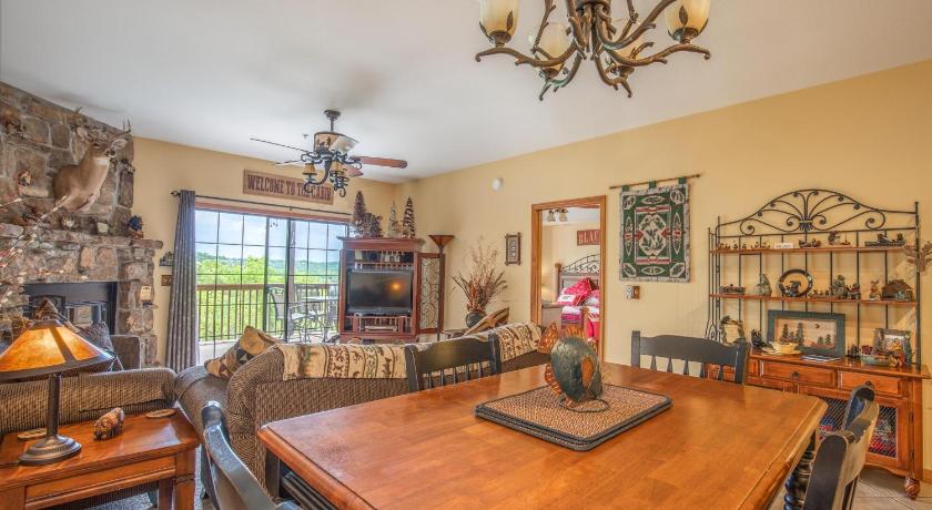Branson 2BR Village At Indian Point 1907 near SDC - Free Tickets Daily up to $500 4-Star Accommodation lobby