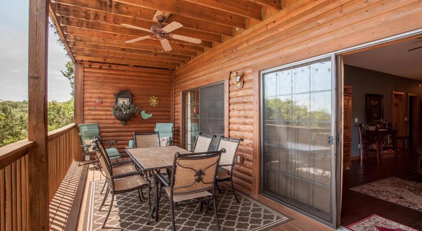 Branson 2BR Village At Indian Point 1803 near SDC - Free Tickets Daily up to $500 4-Star Accommodation room