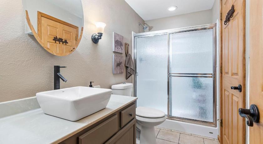 Branson 2BR Village At Indian Point 2002 near SDC - Free Tickets Daily up to $500 4-Star Accommodation suite