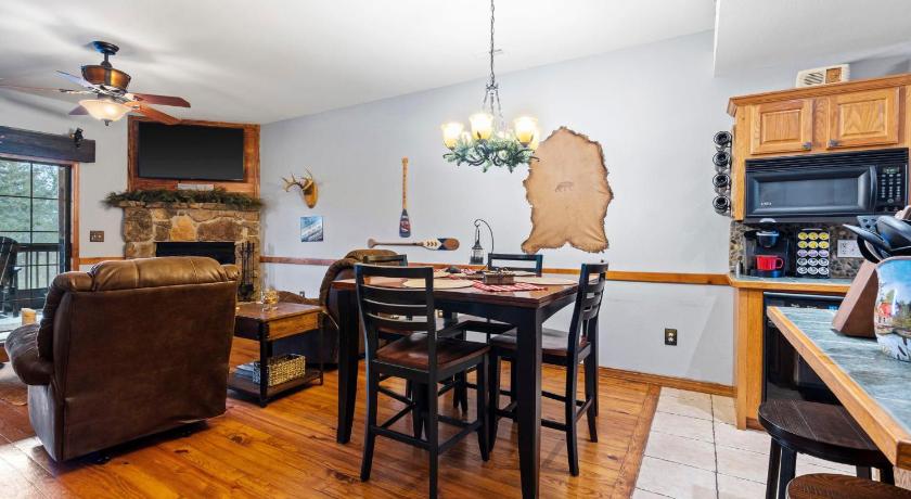 Branson 2BR Village At Indian Point 2002 near SDC - Free Tickets Daily up to $500 4-Star Accommodation lobby