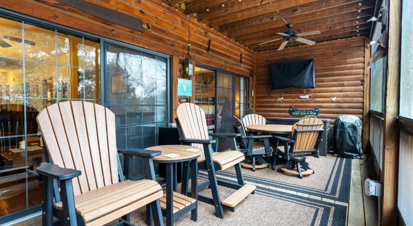 Branson 2BR Village At Indian Point 2002 near SDC - Free Tickets Daily up to $500 4-Star Accommodation restaurant