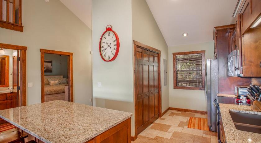 Branson 2BR Loft Village At Indian Point 1511 near SDC - Free Tickets Daily up to $500 4-Star Accommodation room