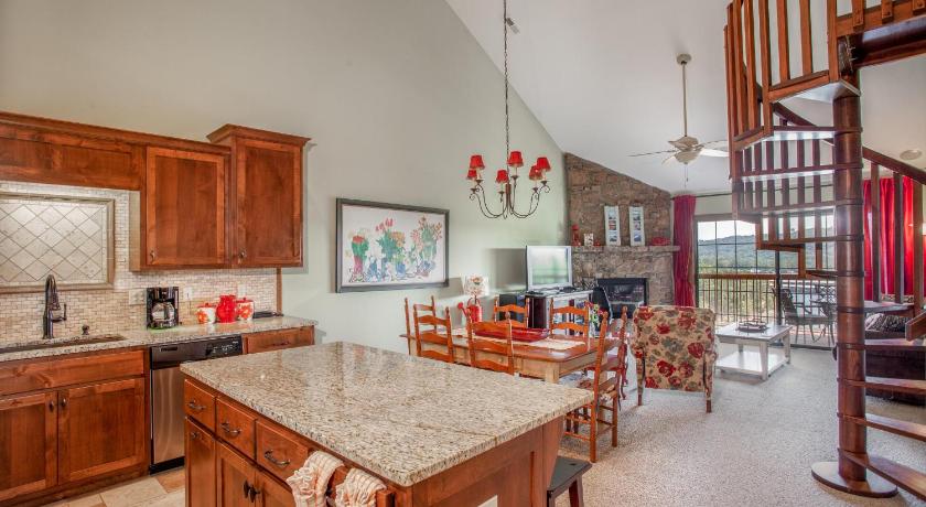Branson 2BR Loft Village At Indian Point 1511 near SDC - Free Tickets Daily up to $500 4-Star Accommodation lobby