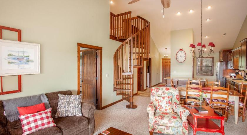 Branson 2BR Loft Village At Indian Point 1511 near SDC - Free Tickets Daily up to $500 4-Star Accommodation suite