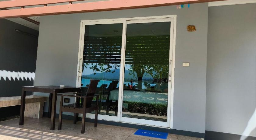 Maenam Villa Hotel - image 16