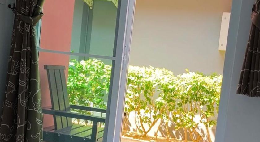 Maenam Villa Hotel - image 45