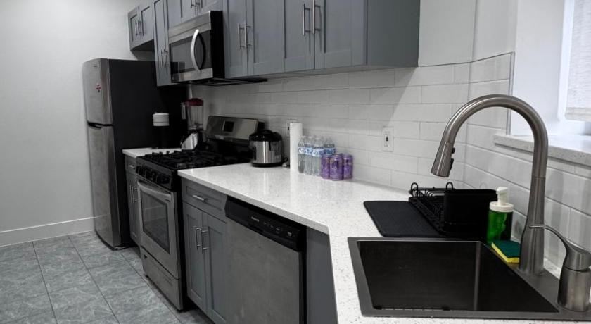 웨스트 뉴욕 Beautiful Bedroom with Attached Bathroom, 15 minutes from NYC 4성급 숙소 외관