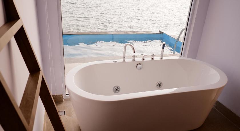 Image of Executive Suite Ocean View 8