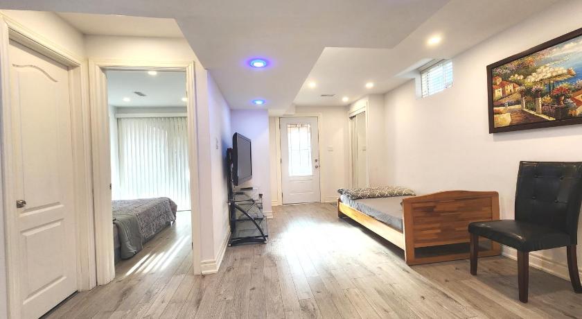 Cozy Walkout Suite