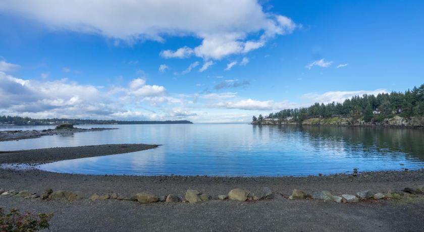 Pacific Shores Resort and Spa photo
