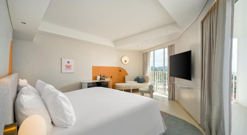 Image of Deluxe Spa Suite Ocean View King 4