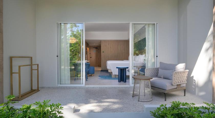 Image of Premium Deluxe&nbsp;Pool View Double/Double 9