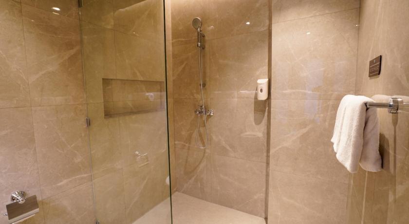 Image of Executive Suite King 15