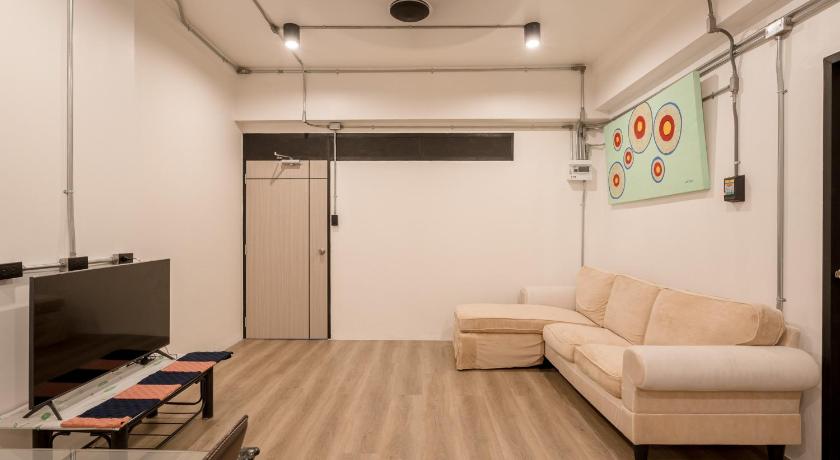 Bangkok Silom Condominium 4-Star Single Room suite