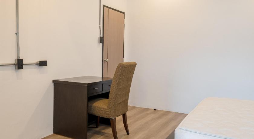 Bangkok Silom Condominium 4-Star Single Room view