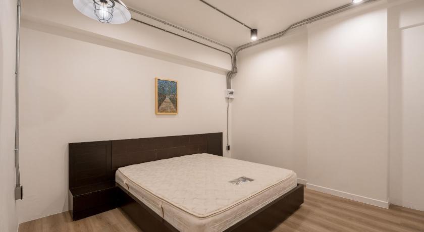 Bangkok Silom Condominium 4-Star Single Room pool