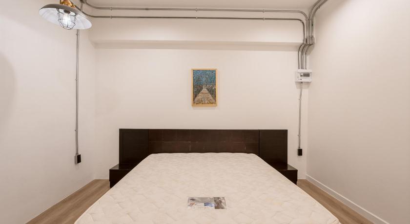 Bangkok Silom Condominium 4-Star Single Room room